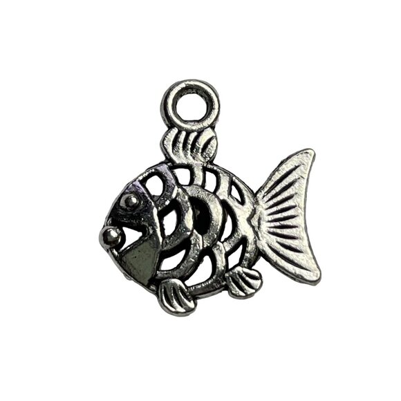 Fish Pendant Silver Tone Charm Bracelet Necklace Jewelry Craft Dangle u  Nautica - Picture 1 of 2